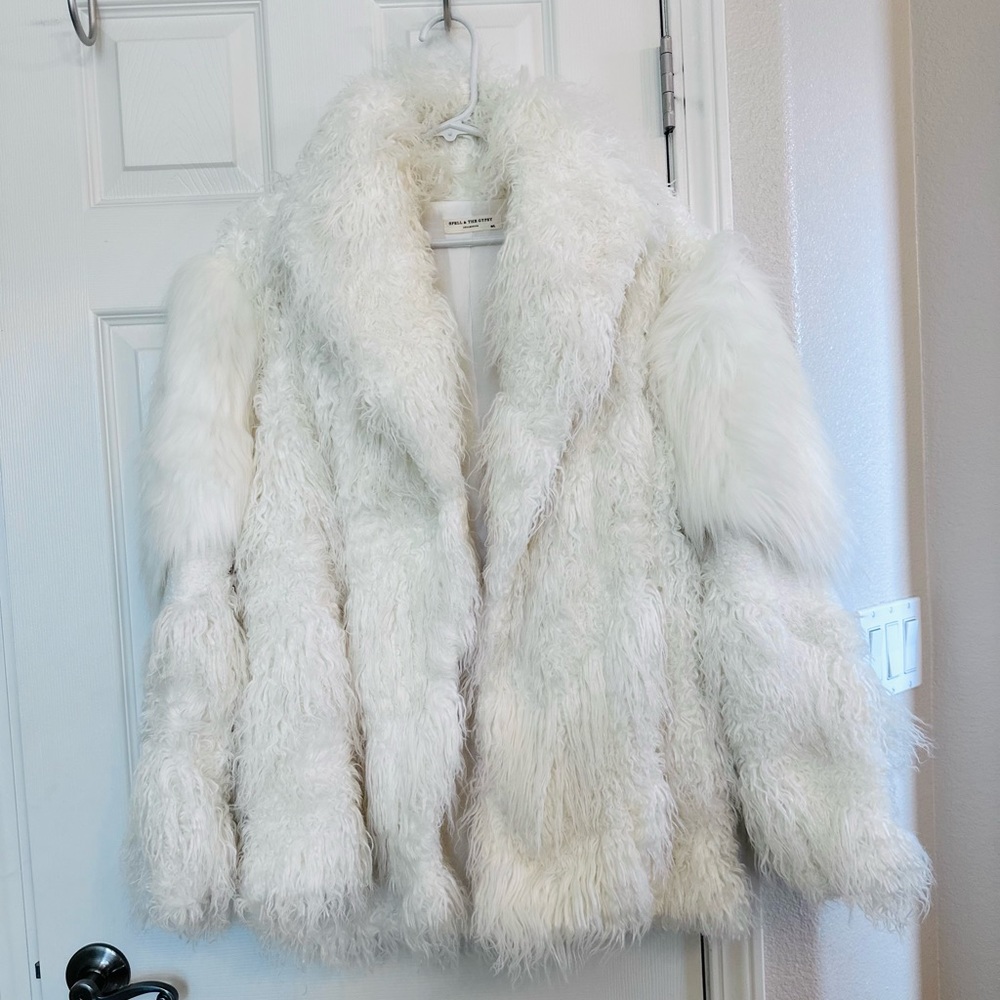 ๐ฅ๐ฅHOST PICK!!๐ฅ๐ฅ Spell Designs Kate coat white shearling faux fur coat size M / L - Picture 5 of 12
